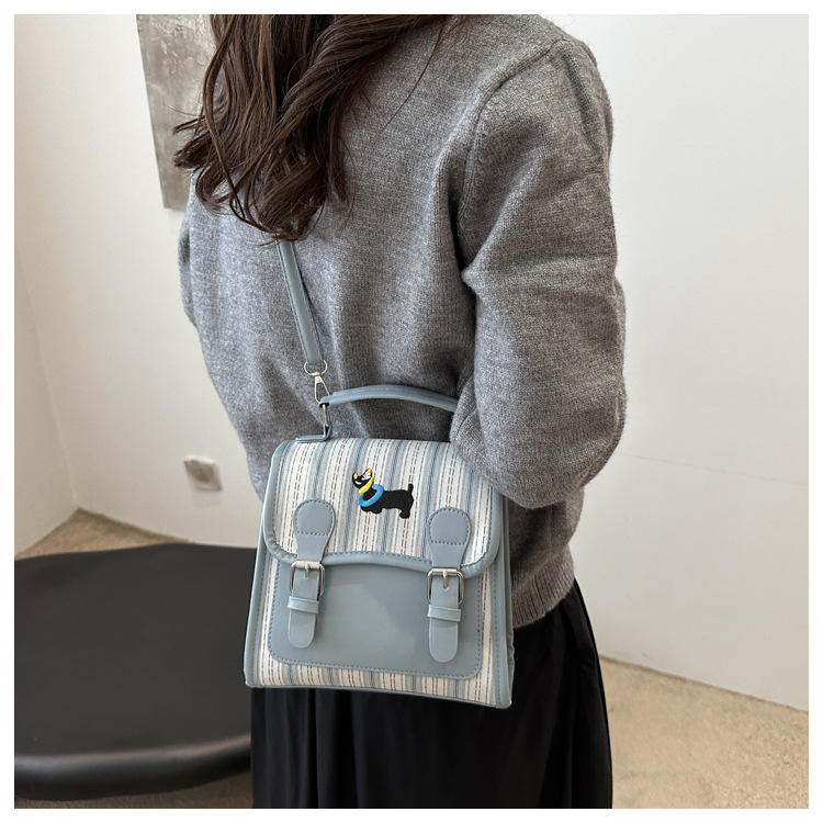 The new backpack for the autumn of 2024 is a fashionable and simple hand-held student single-shoulder bag with a checkered lid and a retro crossbody style undefined