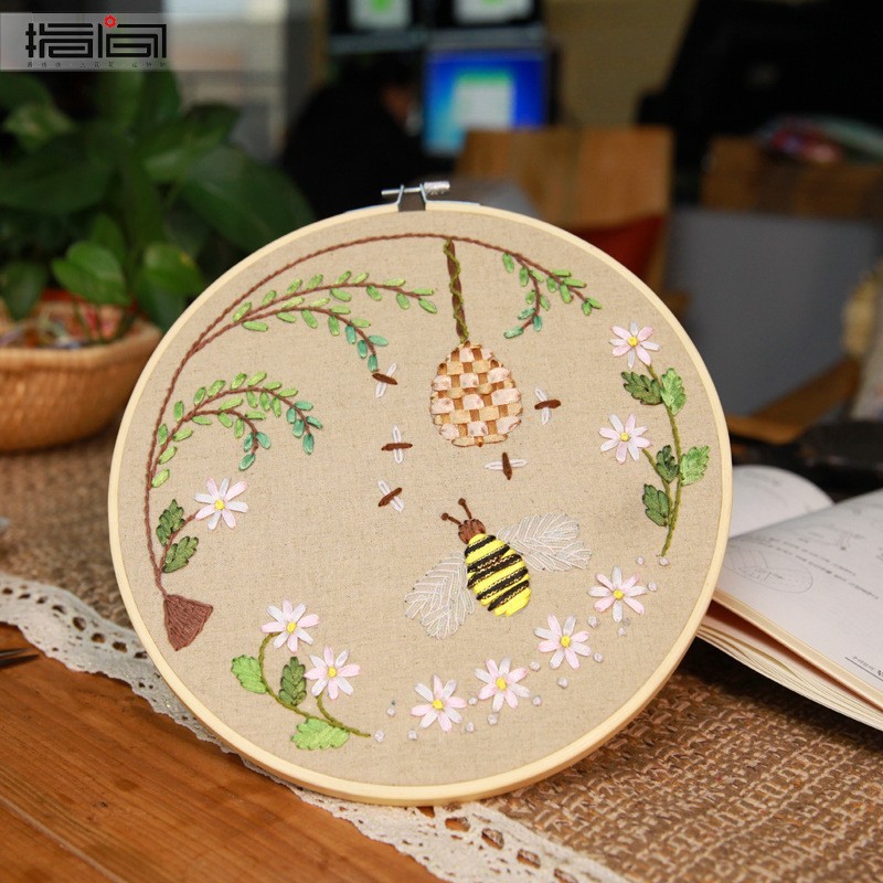 Bordado material de bricolaje Paquete de estilo europeo tridimensional hecho a mano de producción creativa adulto principiante entrada tela cinta bordado colgante pintura