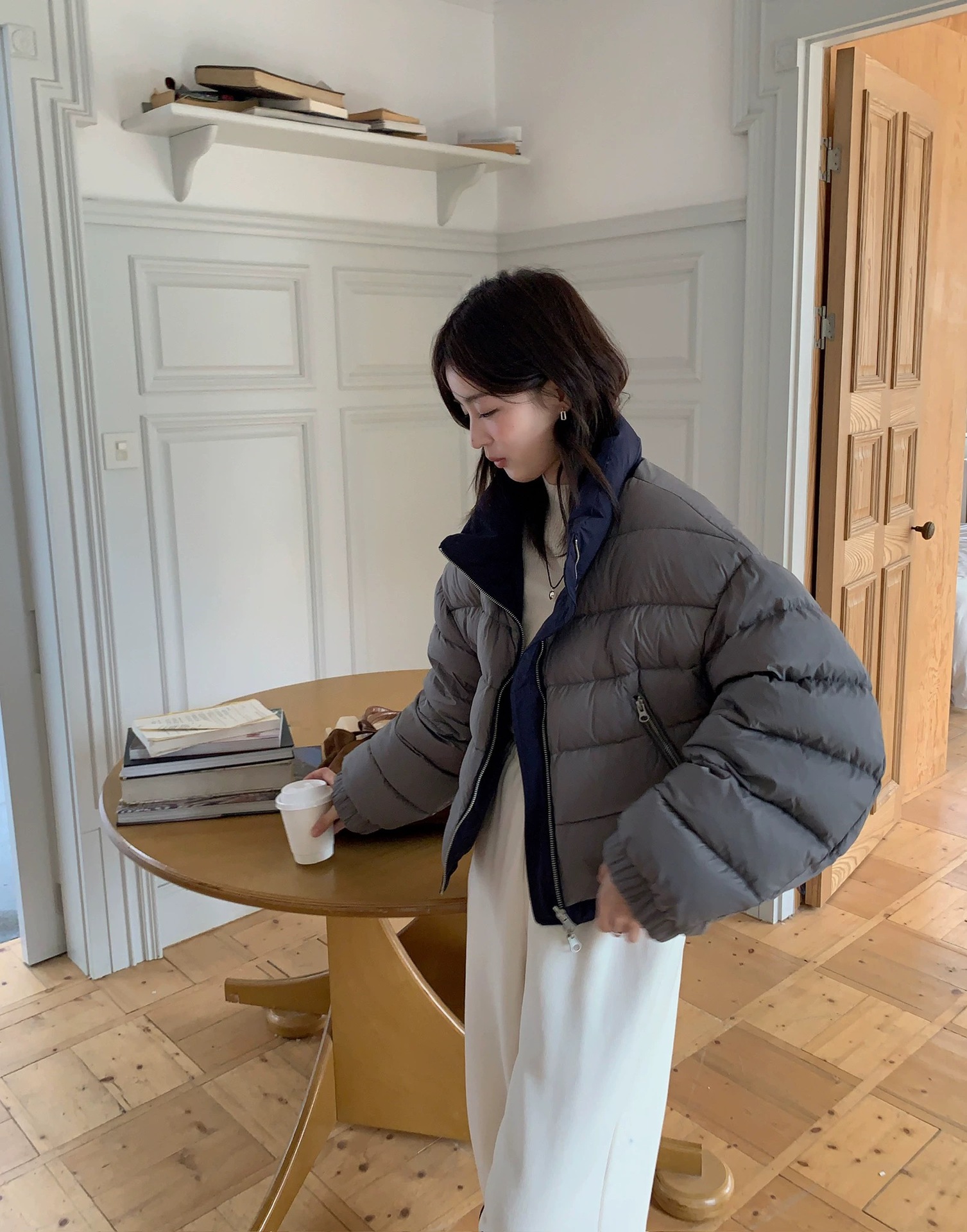 Ropa de algodón corta para mujeres de invierno 2025 nuevo estilo de doble cara ropa de moda chaqueta de algodón ligera y delgada comercio exterior en vivo