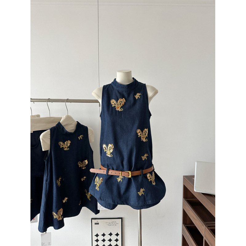 Senna Holiday Madrid Spring/Summer New Chinese Style Embroidered Denim Sleeveless Top and Shorts Set Senna Holiday Madrid Spring/Summer New Chinese Style Embroidered Denim Sleeveless Top and Shorts Set