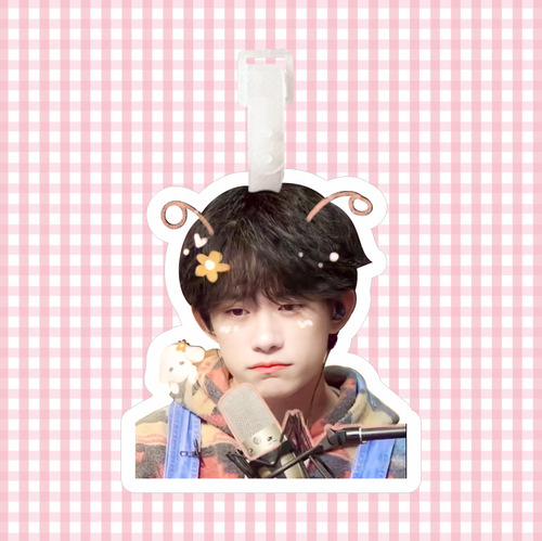 Yi Yangqian Schoolbag Pendant Luggage Tag Suitcase Boarding Clip Celebrity Accessory Same Version Keychain