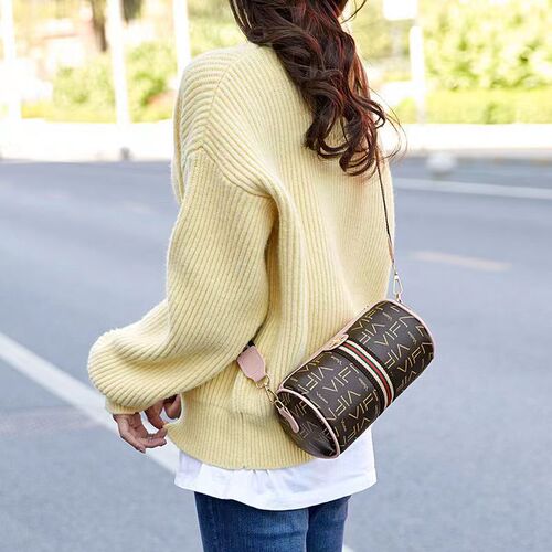 Cylinder Bag, Bee Design Bag 2024 Ladies' Bags, Large-Capacity Crossbody Bag for Women, Lightweight & Luxurious Handbag for Commuting