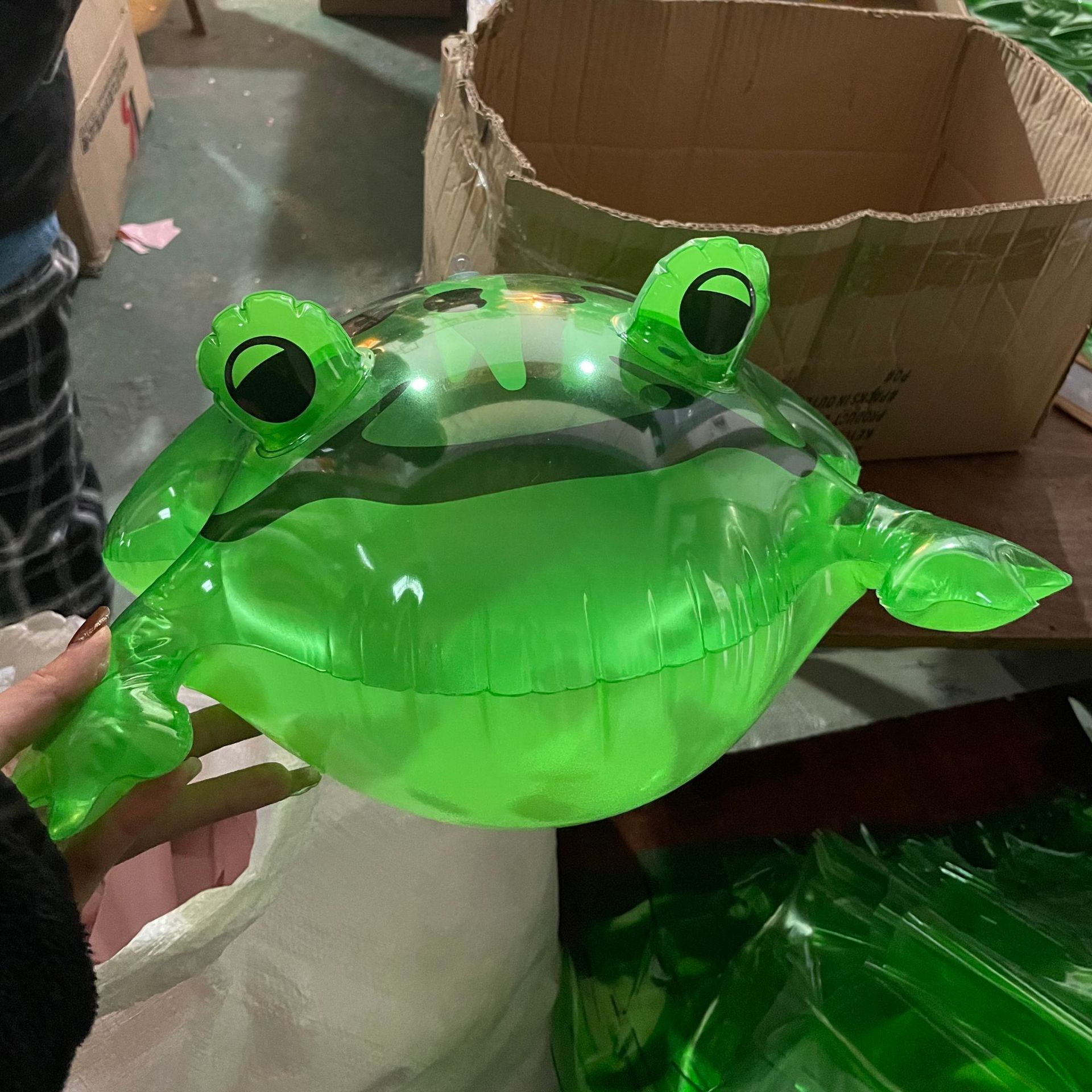 Oro cigarra nueva Rana bebé en stock red Rana roja luminosa rebote bola inflable SOMO animal juguete globo al por mayor