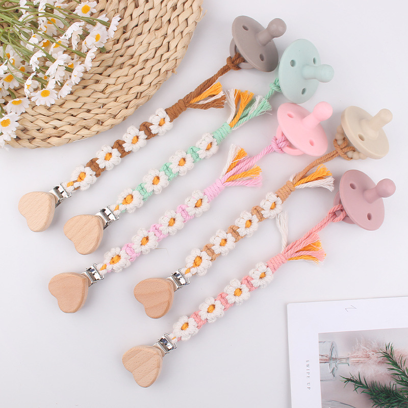 Productos para bebés, clips de chupete de haya de amor de dibujos animados, cadena de chupete de cuerda de algodón de margarita tejida a mano creativa