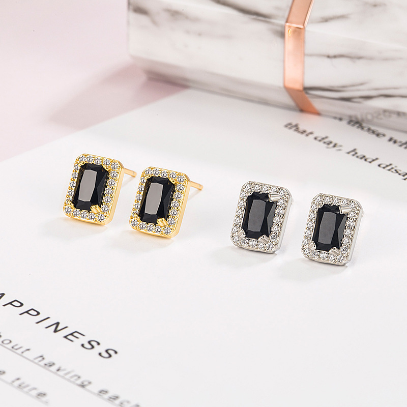 Black Zircon Square Small and Exquisite Earrings Niche Design High-End Cool Style Earrings for Women 2022 New Black Zircon Square Small and Exquisite Earrings Niche Design High-End Cool Style Earrings for Women 2022 New