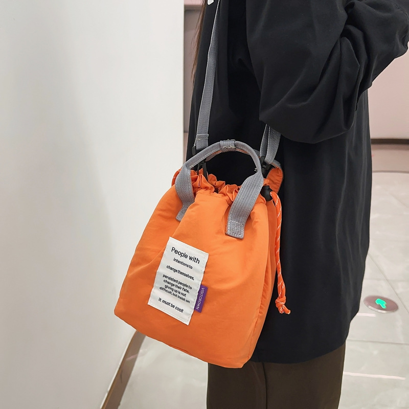 カジュアルでファッショナブルな女性用コインバッグ、カップル用ショルダーバッグ、トレンディな布製ポータブルバケットバッグ、男性用多用途クロスボディバッグ|undefined