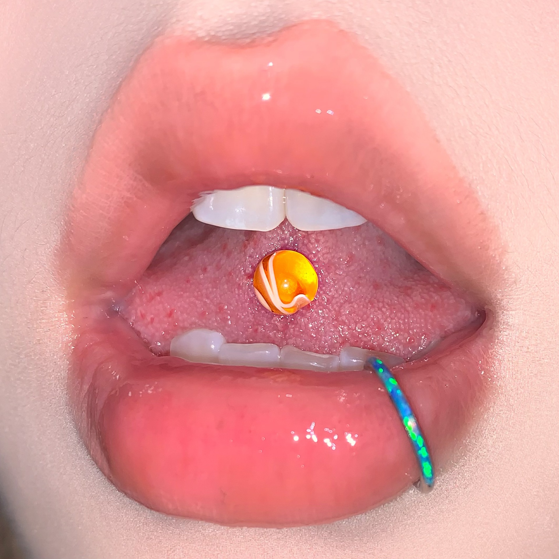 16G labret stud size and finish detail