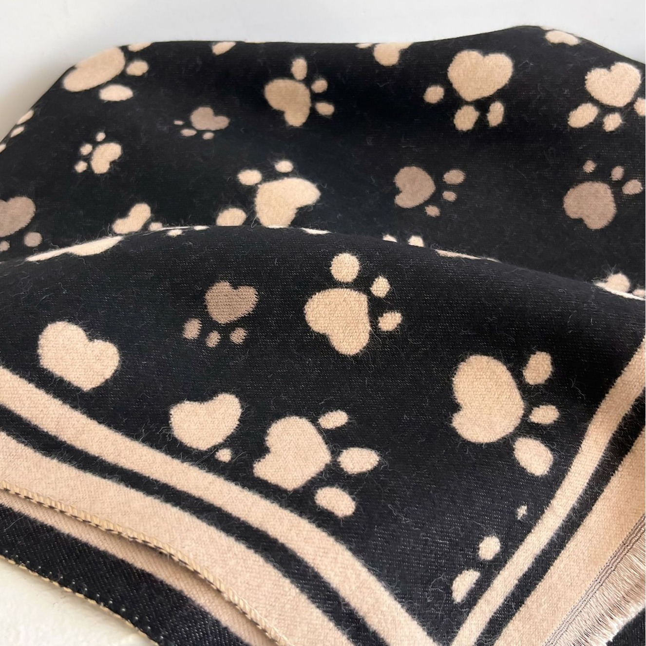 Otoño y invierno lindos perros huellas de huellas de huellas