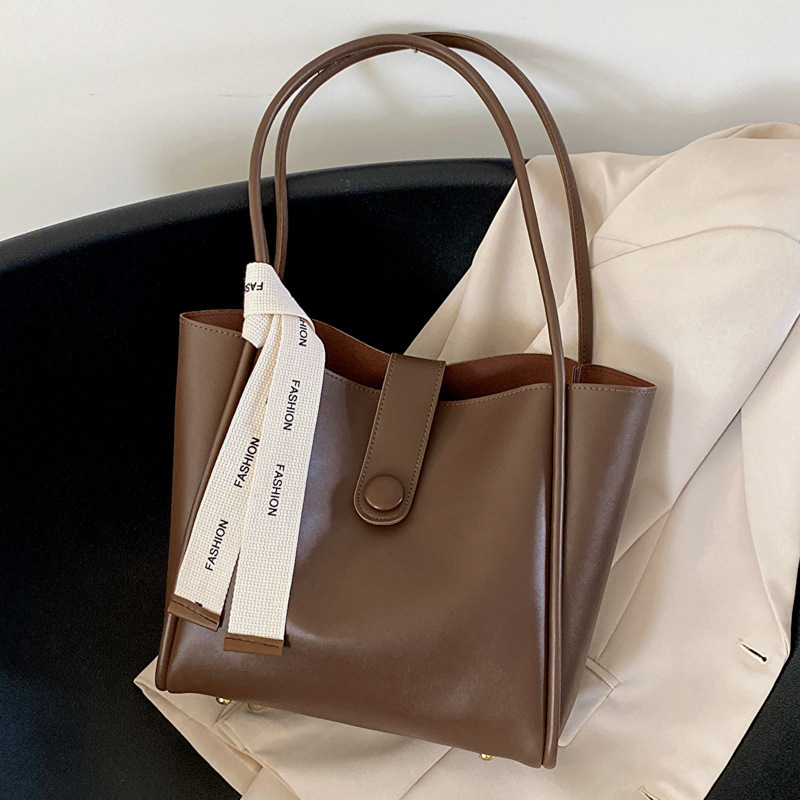 Bolsas de gran capacidad de otoño y invierno en línea, bolsas de hombro retro para mujeres 2022, nuevas moda moda, bolsas de viaje casuales