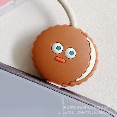 Light -colored round biscuits
