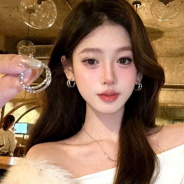 Sparkling Ice-Breaking Gold Double-Layer Ear Cuff Commuting Earrings for Women 2026 New Popular High-End Earrings