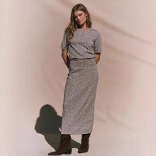 ���R�d�羳���e��������ֱͲȹ���b�A�I�������°���һ��ȹ������