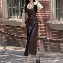 拉夏贝尔pu皮吊带连衣裙女2025秋季新款大方得体蕾丝衫长裙两件套