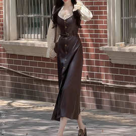 拉夏贝尔pu皮吊带连衣裙女2025秋季新款大方得体蕾丝衫长裙两件套