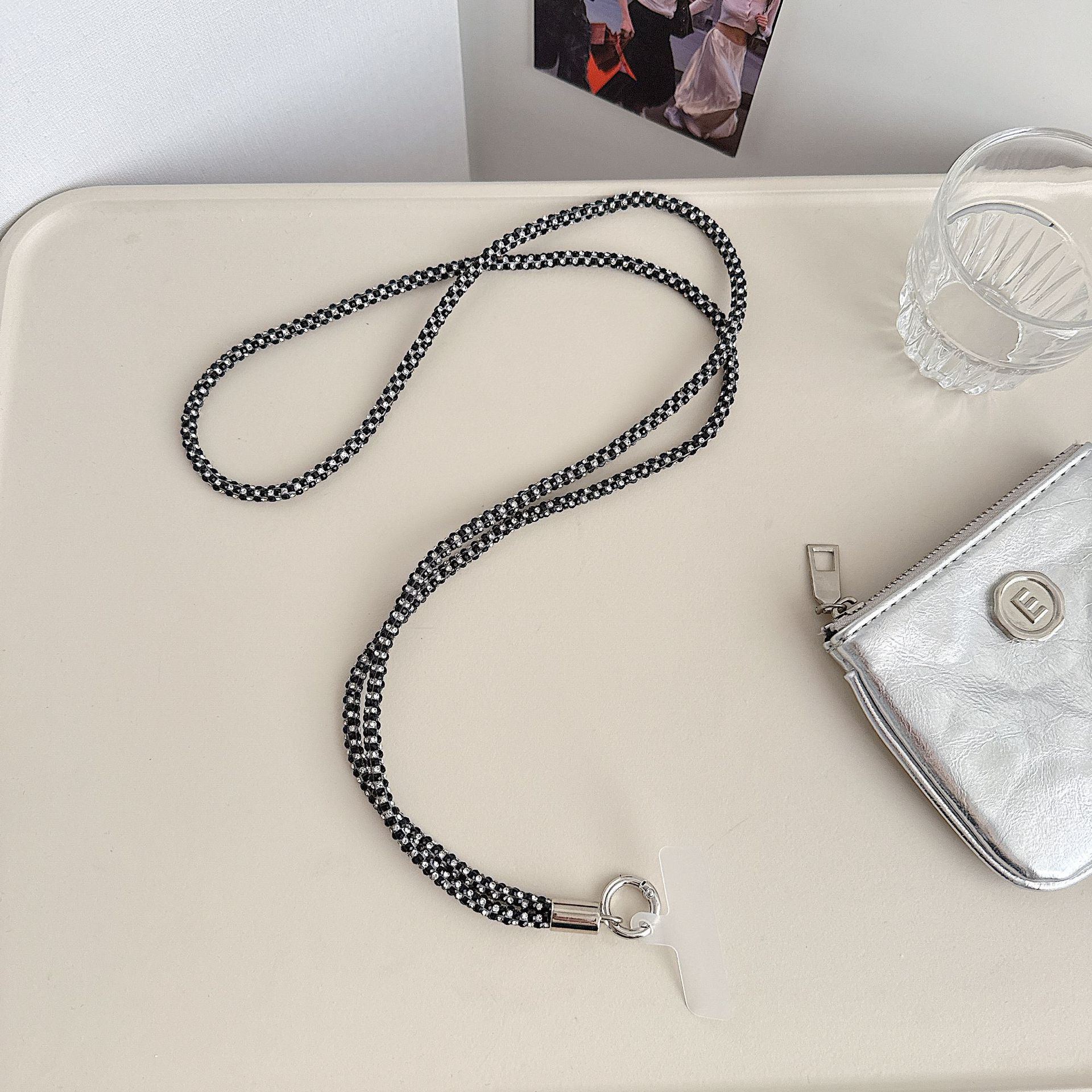 Cadena colgante de teléfono móvil de alta gama hecha a mano de boutique, sensación femenina de alta gama, lujo ligero, cadena colgante de diamante completo, cadena colgante de teléfono móvil de moda, sección larga y corta