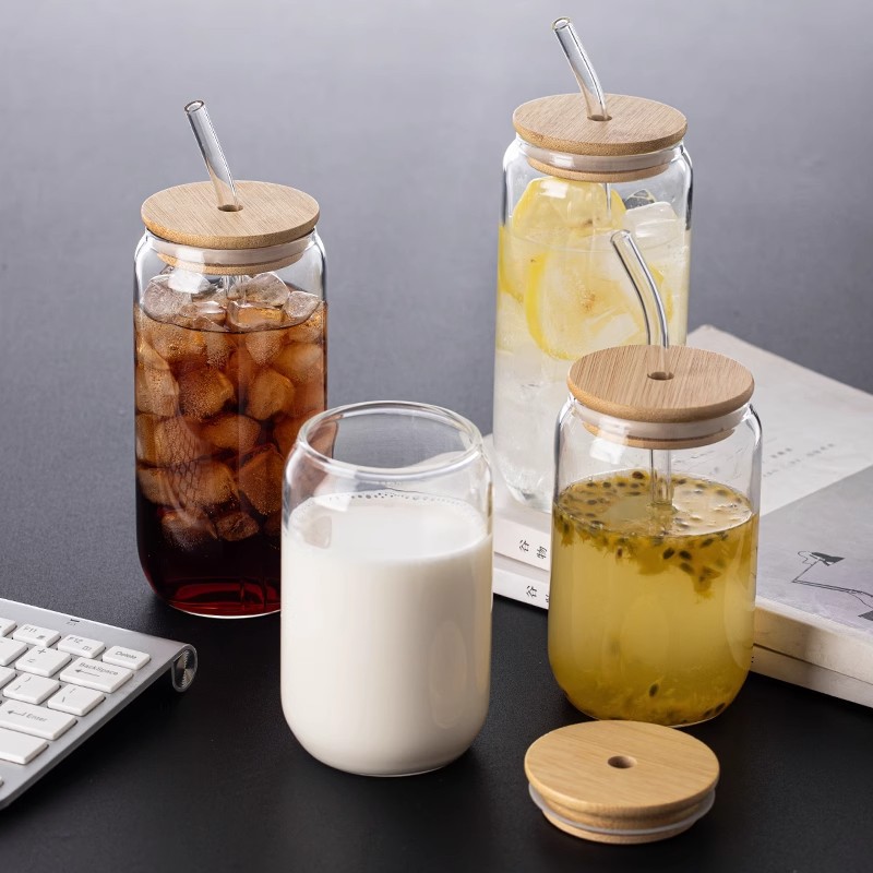 Taza de vidrio rojo neto con cubierta de bambú con paja taza de café Coca-Cola taza de jugo de fruta de alto valor facial taza de bebida de borosilicano de alto valor