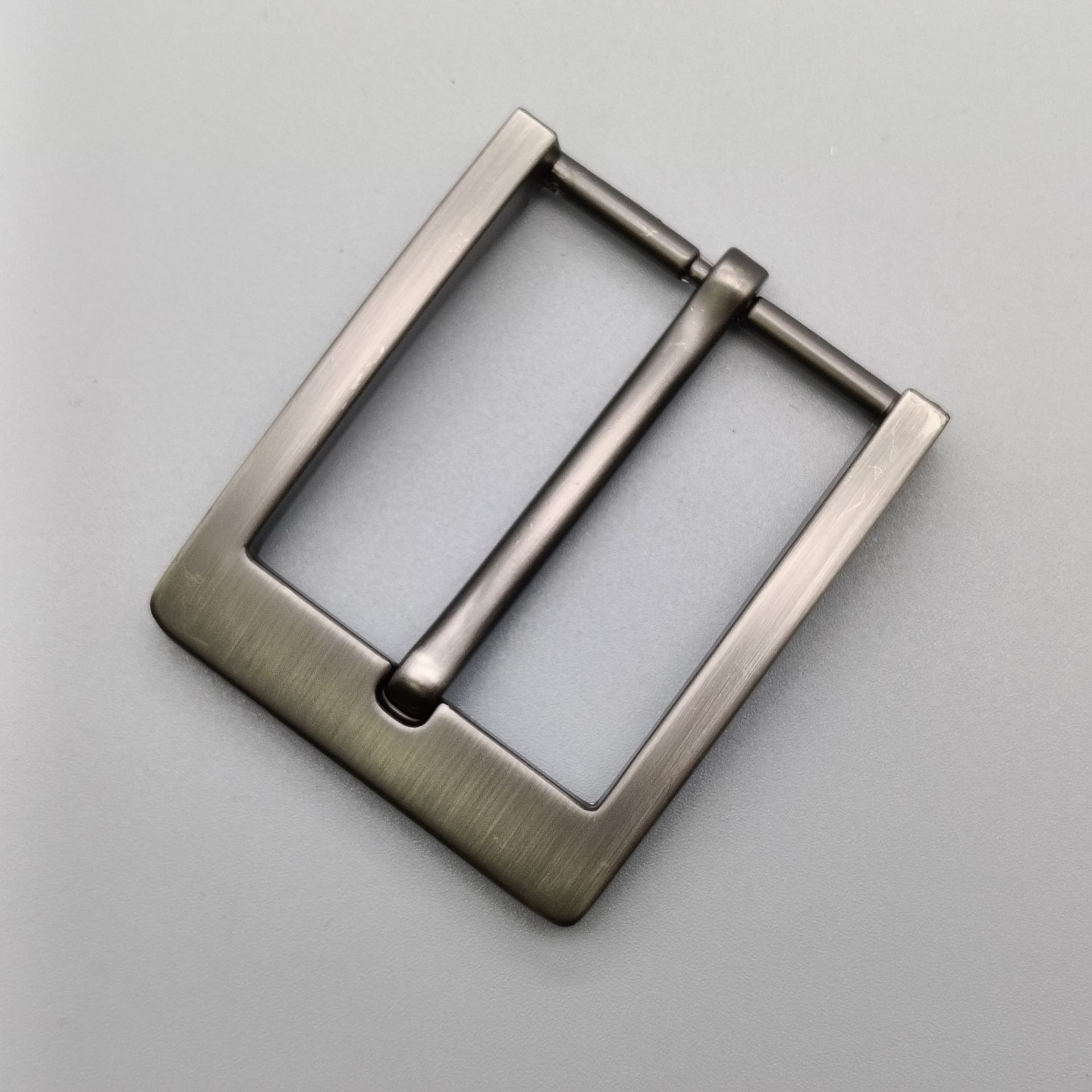 Comercio exterior al por mayor cinturón de aleación para hombres de alta gama hebilla 4.0 cinturón hebilla tipo aguja pistola de cuero dibujo negro