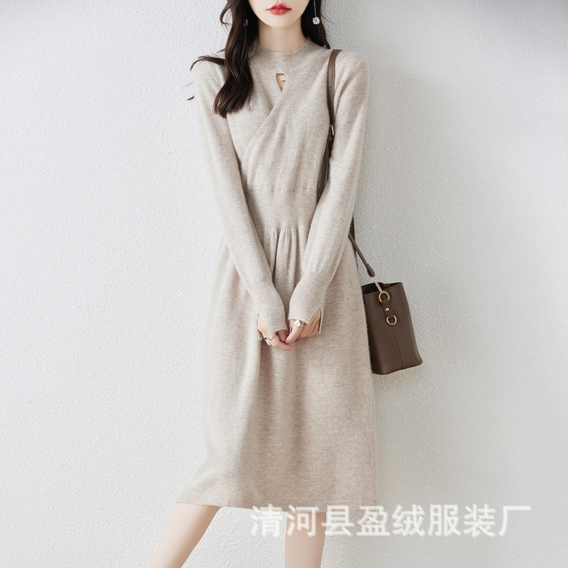 Autumn woolen fashionable dress with a round collar