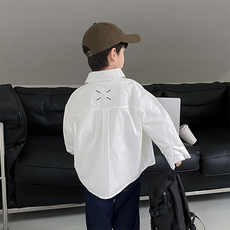 Camisa para niños 2023 niños otoño fresco nuevo estilo coreano color sólido bebé abrigo estilo occidental bordado camisa de solapa para niños