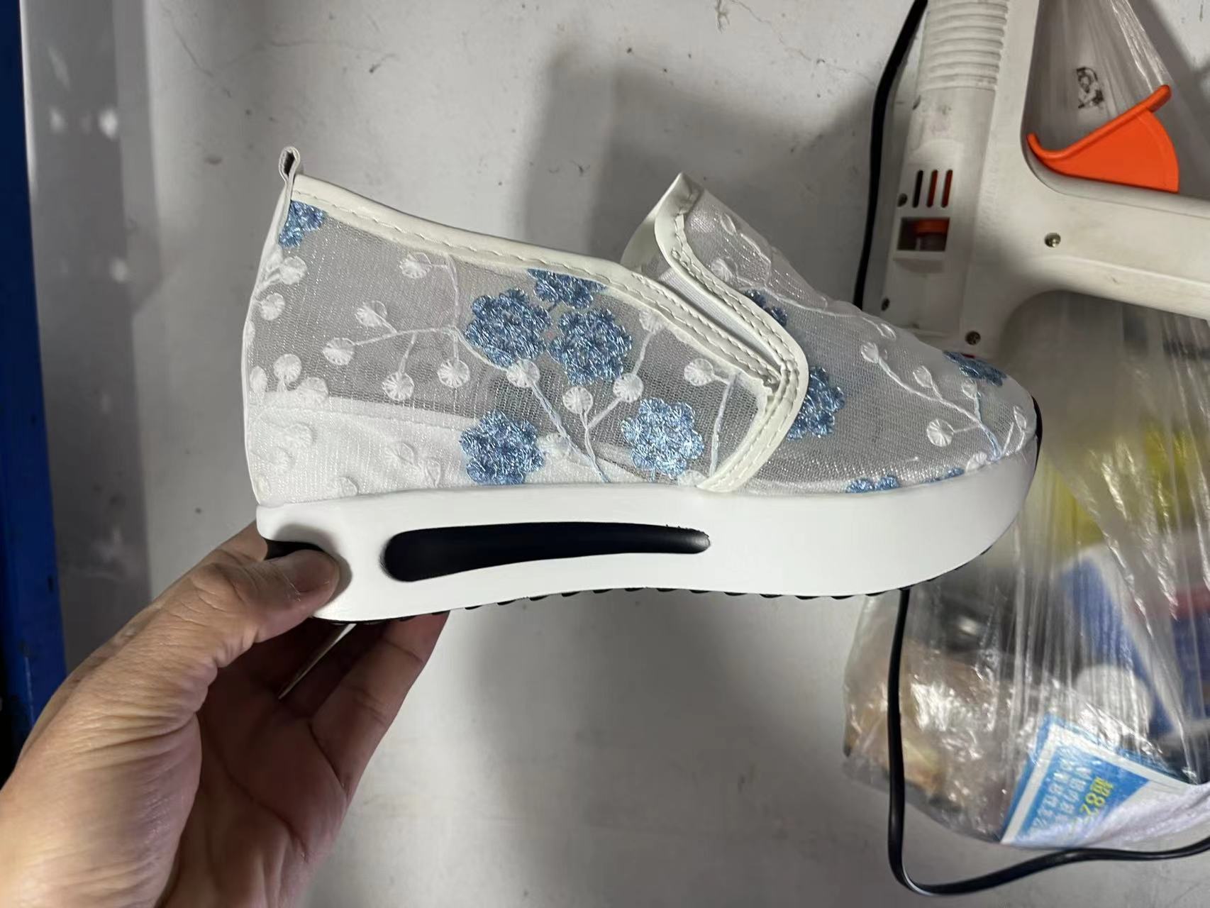 Zapatos individuales mujeres 2024 primavera versión coreana del nuevo encaje malla casual pies tacones altos elevan sandalias de mujer