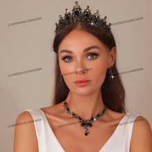 �ʹ��^������װ���˺�ɫ�͹�Ů�����朶��h�������Y��������b