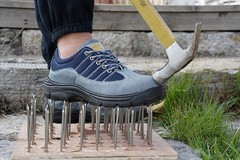 Men's safety shoes with anti-crushing and anti-puncture cowhide breathable mesh fabric steel toe summer light electric welding safety protection shoes 