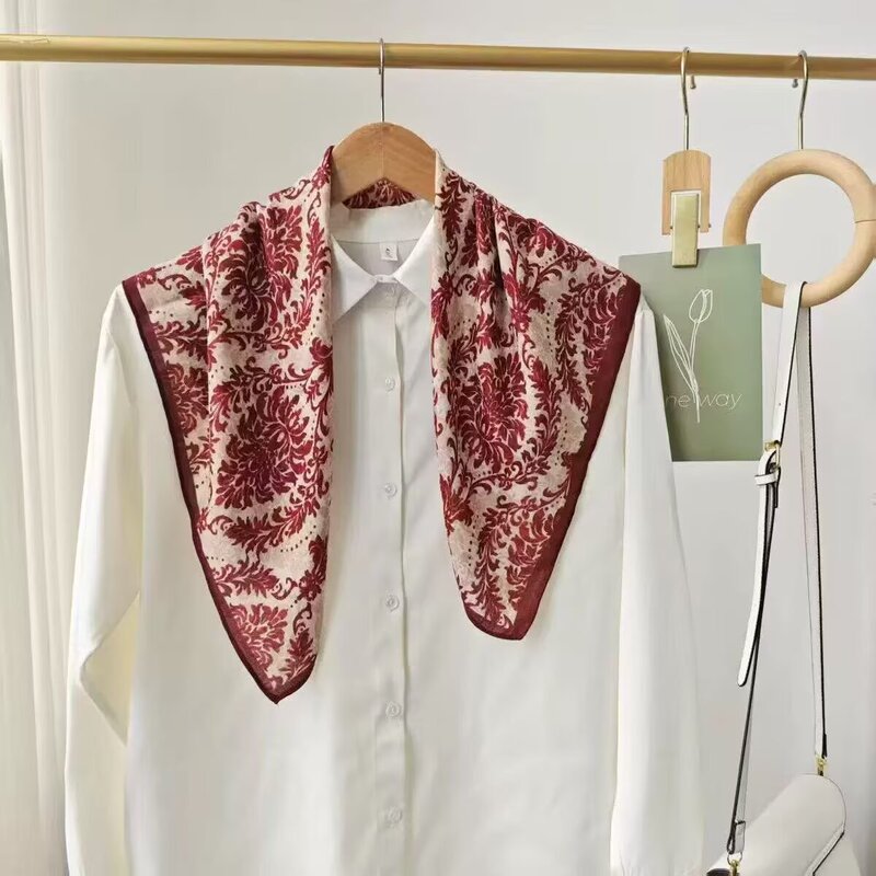 マフラーの女性の百合の人の字の紋様の70cmのマフラーの多色のファッションはカシミヤの線の花のファッションの経典の小さい方の巾に似せます。|undefined