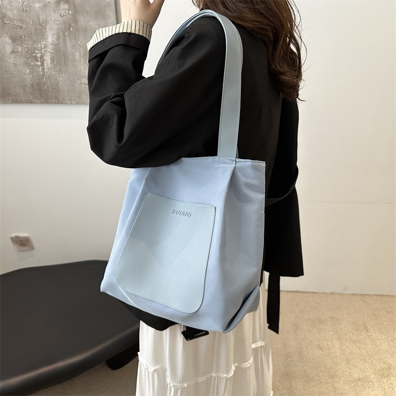 Bolso de mano simple 2024 invierno nuevo bolso de ocio versátil ains este año, bolso de hombro coreano para mujeres