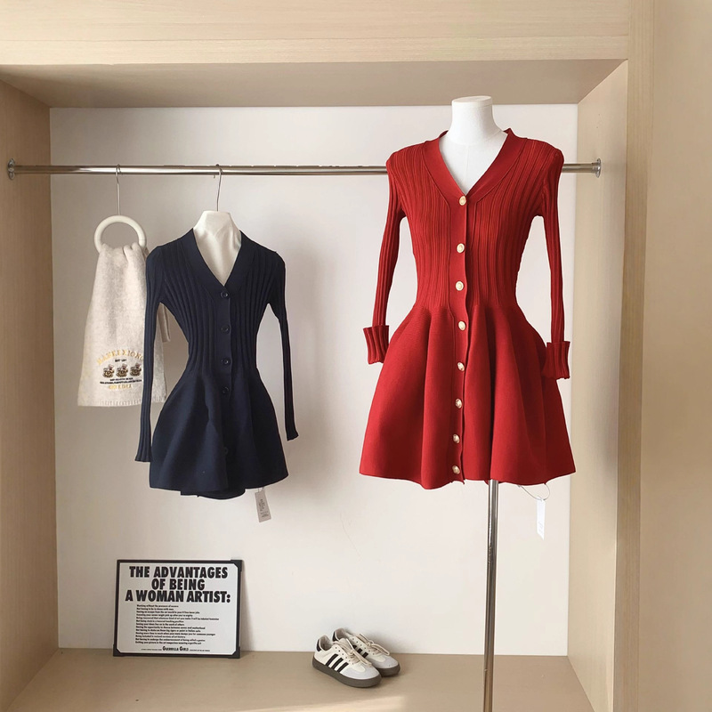 French V-Neck Slim Lace-Up Knitted Long-Sleeved Dress for Women in Autumn and Winter with a Long Sweater Skirt Inside the Coat