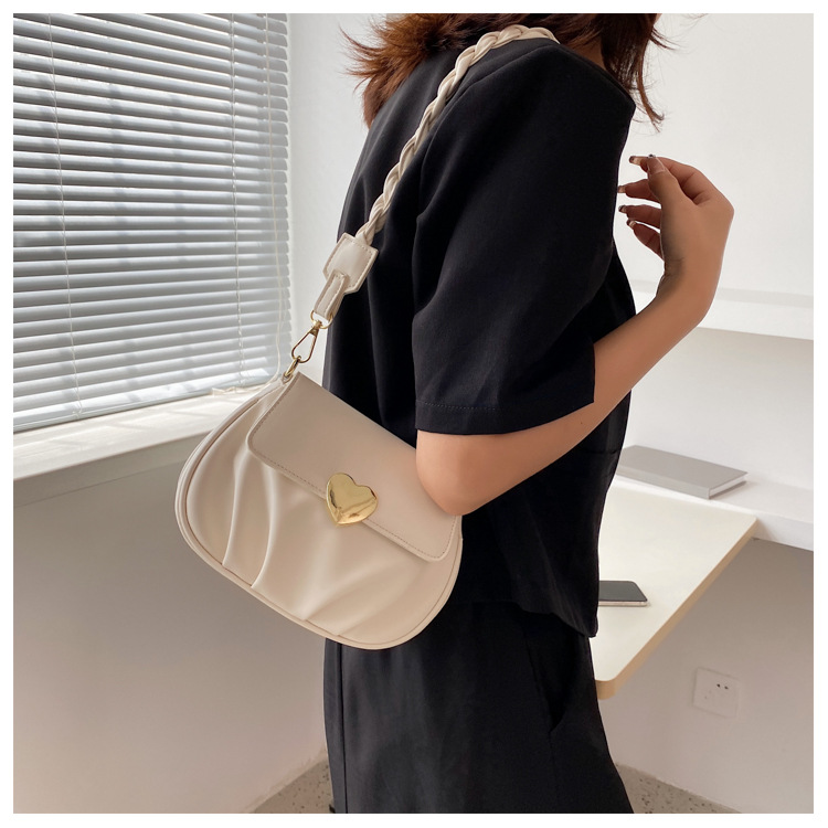 Wholesale Heart Buckle Fold One-shoulder Messenger Small Round Bag Nihaojewelry display picture 45