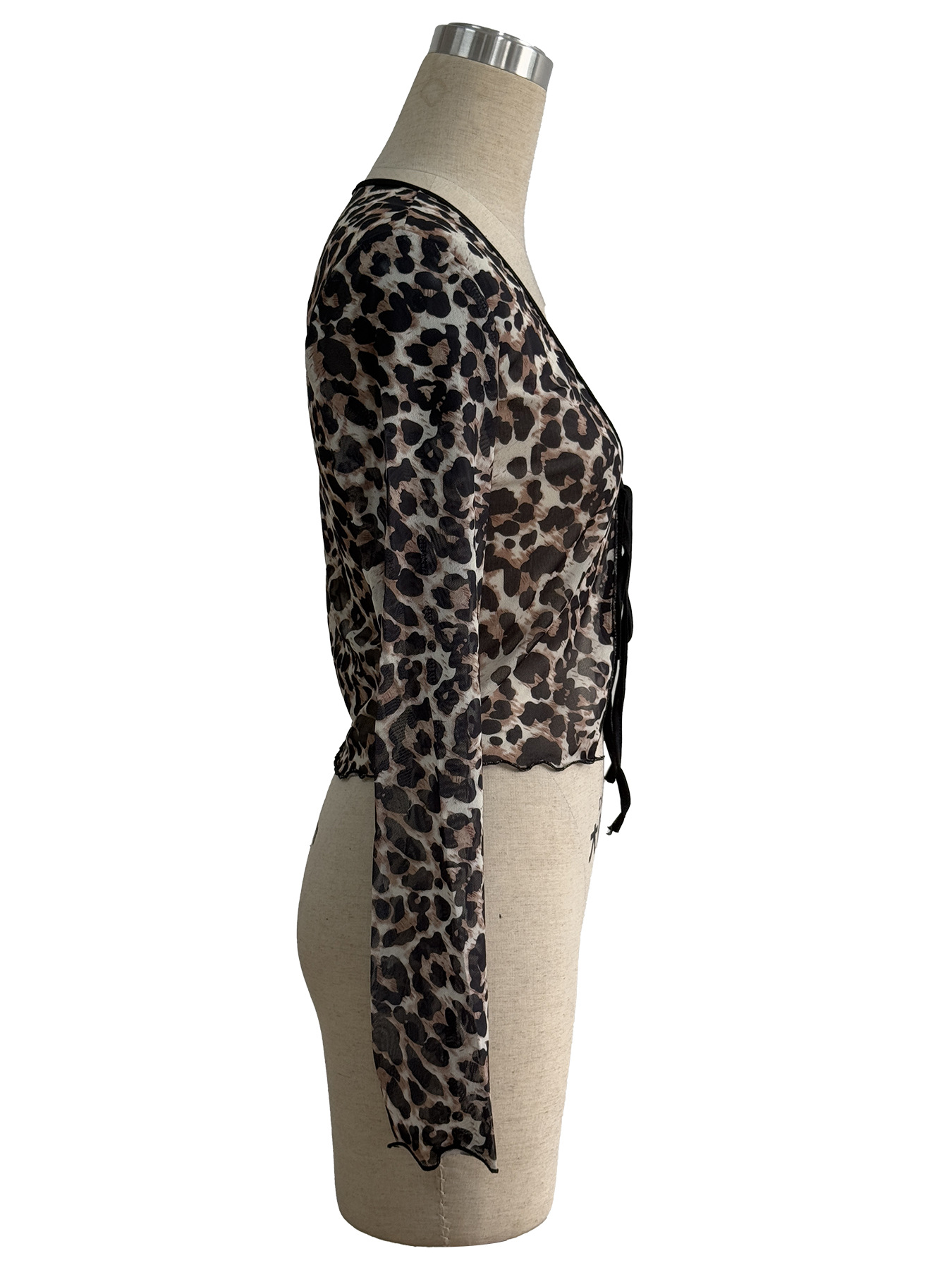 Elegant damtopp i mesh med leopardmönster och knytning fram_voghion.com