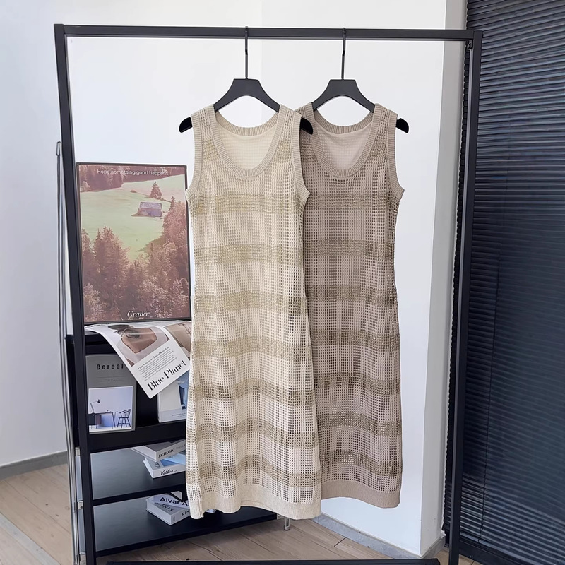 26 Spring and Summer New Products B/C Series Pullover Mesh Cut Out Stripesd Sequined Linen Knitted Sleeveless Dress Vest 26 Spring and Summer New Products B/C Series Pullover Mesh Cut Out Stripesd Sequined Linen Knitted Sleeveless Dress Vest