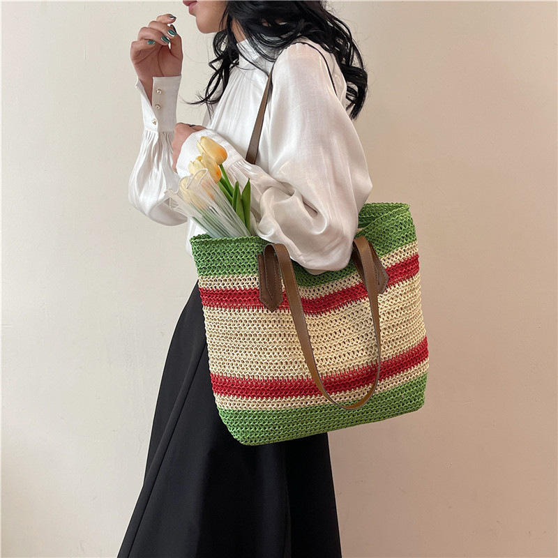 Wholesale of new straw woven bags for Spring 2025, large-capacity cross-border trendy and fashionable tote bags, casual commuting underarm bags undefined