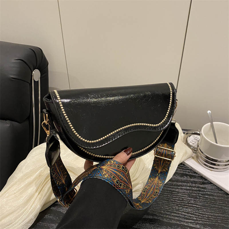 Borsa a tracolla da donna saddle bag vintage con texture_voghion.com
