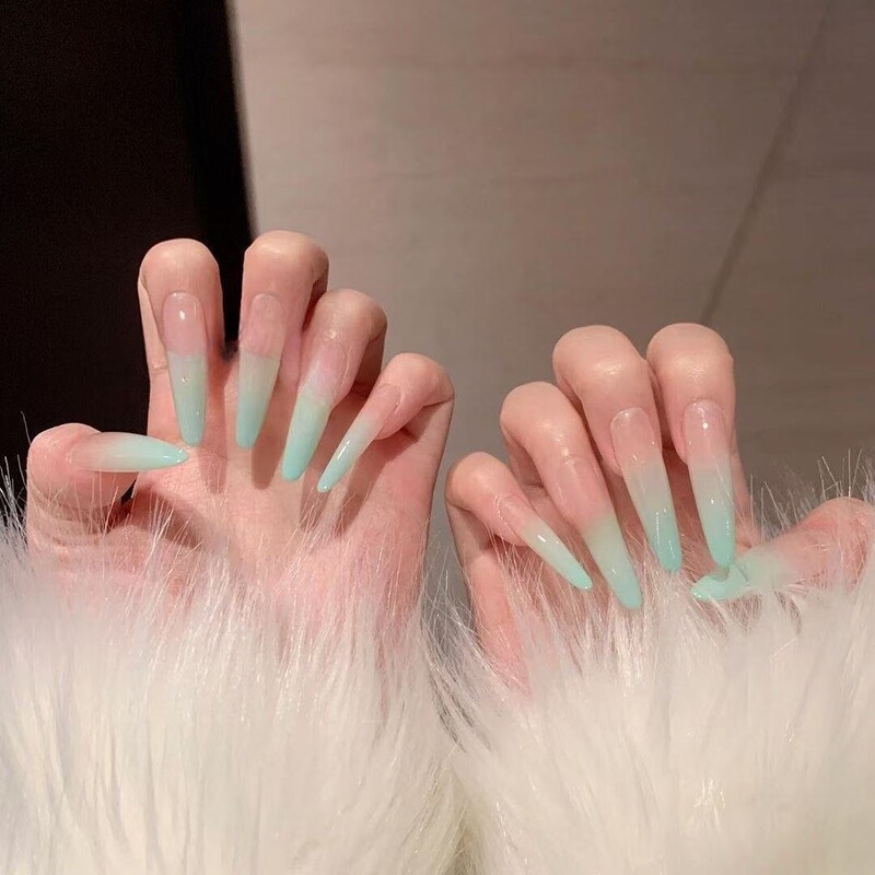 New Popular Wearable Nails, Pre-Sprayed Colored Nails, Removable Manicure, Ice-Transparent, Traceless, Ultra-Thin Gradient Nude Color