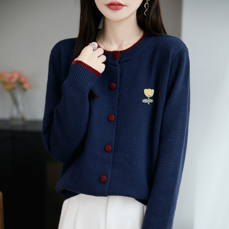 Long-Sleeve Knitted Sweater for Women, Autumn New Round Neck, Color-Blocking Embroidery, Single-Breasted, Slimming Versatile Stylish Top
