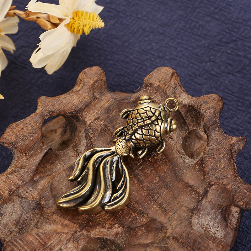 Vintage brass carp car key antique koi car keychain accessories pendant Yiwu small commodity wholesale Vintage brass carp car key antique koi car keychain accessories pendant Yiwu small commodity wholesale