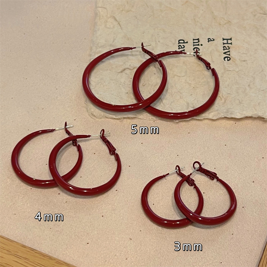 Burgundy retro fashionable earrings