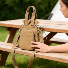 ����logo�����\���p��ˮ�ذ�б���Ů��ڴ�����ˮ����б��μ��