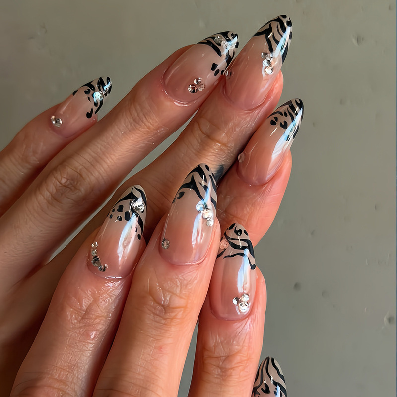 Exclusive cross-border supply of 24-piece handmade wearable nails, European and American almond-shaped diamond-embellished fake nails, finished nail art products wholesale Exclusive cross-border supply of 24-piece handmade wearable nails, European and American almond-shaped diamond-embellished fake nails, finished nail art products wholesale