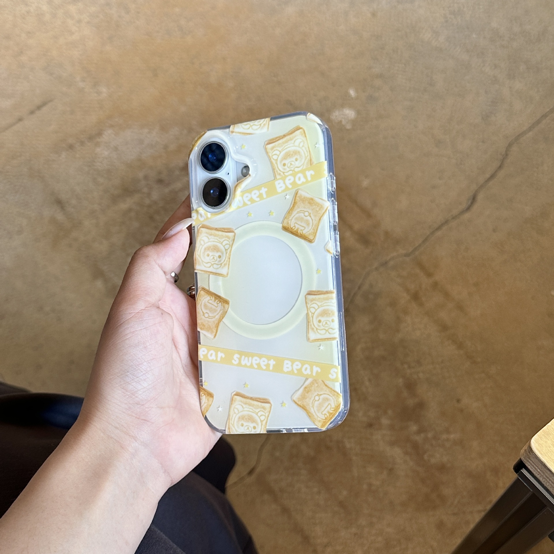 Divertido oso brindis para Apple 16ProMax funda para teléfono móvil 15Pro magnético 14/13 Nuevo 15PM dibujos animados 16