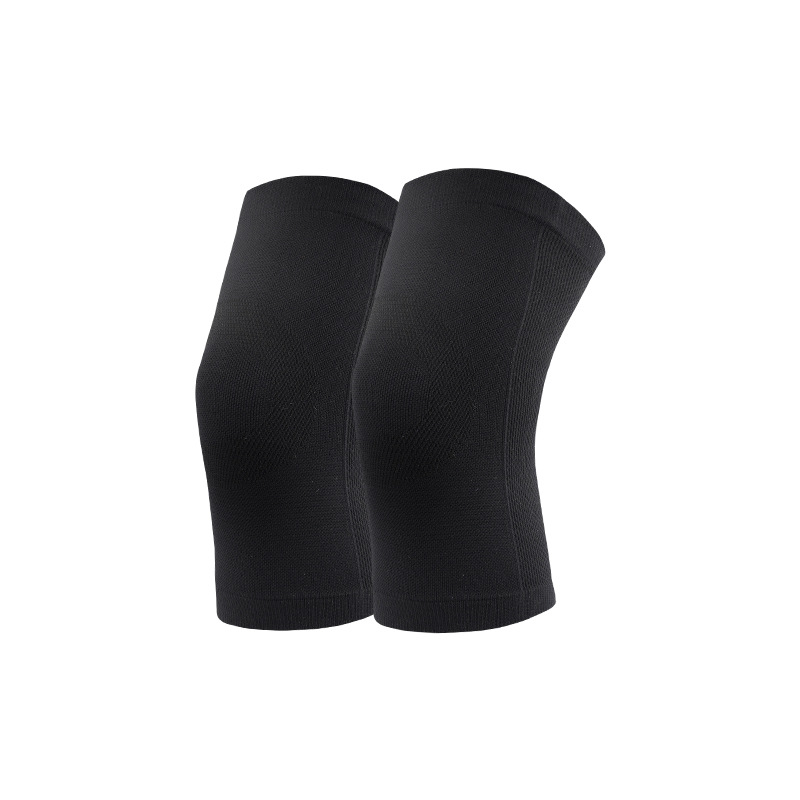 Rodilla deportiva, rodilla delgada, cubierta de barniz presurizada, carrera de bádminton profesional, hombre de verano