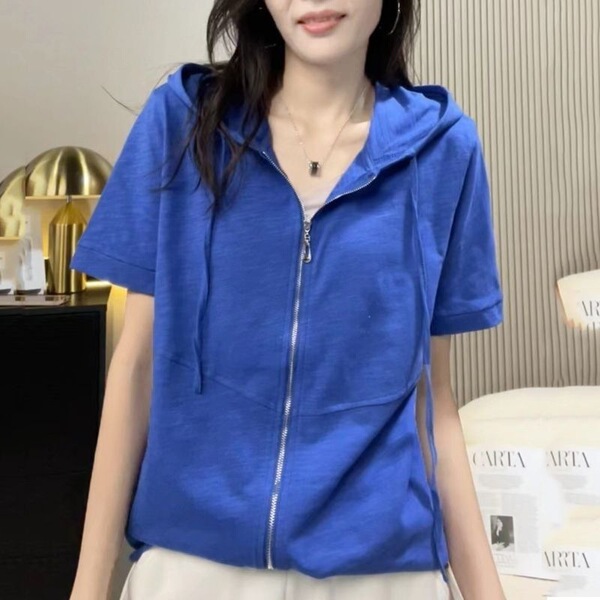 T-shirt with hood