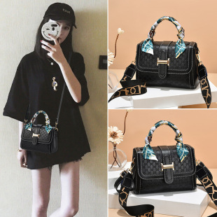 Popular bag women's 2025 new texture embossed portable small square bag Korean fashion large capacity shoulder messenger bag