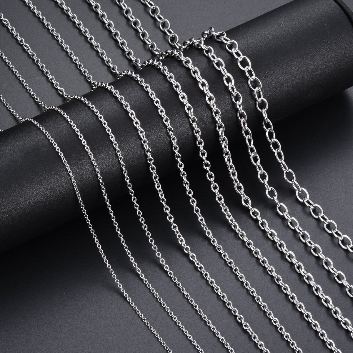 Solid Color Pattern Unisex Gender 1 Piece Solid Color Necklace 304 Stainless Steel Chain PVD Coated 18K Real Gold Plated Unisex Cable Chain Simple Style