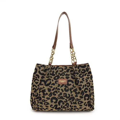 Vintage European and American-style commuter bag with large capacity and leopard print—autumn/winter trendy, casual, and effortlessly versatile tote.