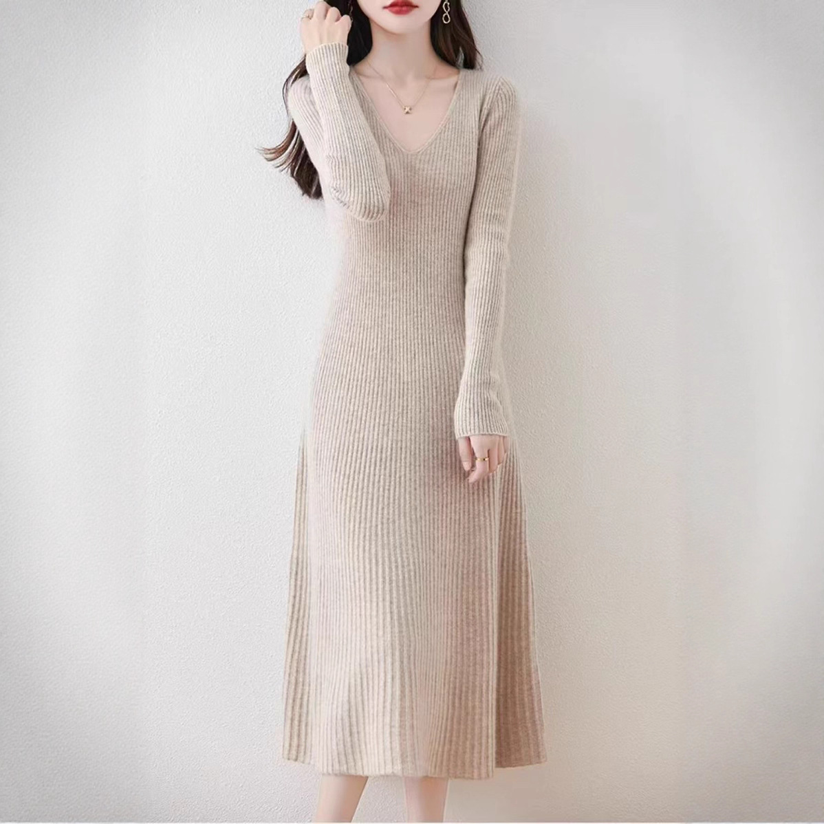 Autumn and Winter New Dress, Feminine V-Neck Long Skirt, Waist-Cinching Fishtail Skirt, Over-The-Knee Slim Knitted Bottoming Skirt