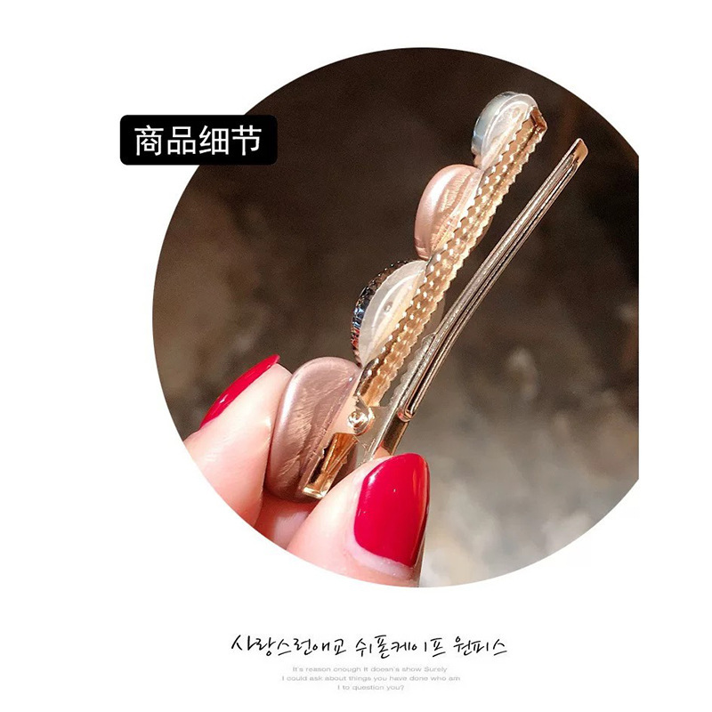 【小口卸売り】ヘアピンのサイドに前髪を挟みます。|undefined