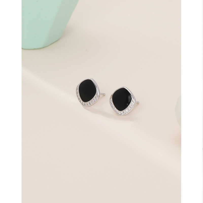 Moda europea y americana geométrica negro pendientes S925 plata esterlina elegante simple viento frío red nicho pendientes para las mujeres