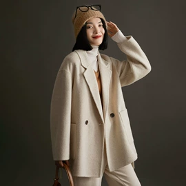 皮草;女式皮衣;半身裙